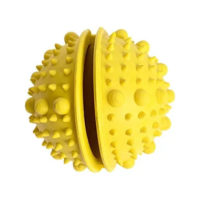 PELOTA CON PINCHES - DISPENSADORA DE ALIMENTO DE GOMA - COLOR: AMARILL